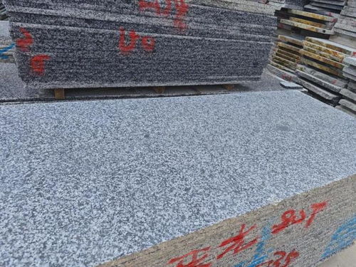 芝麻黑荔枝面廣場地鋪石材加工全面解析